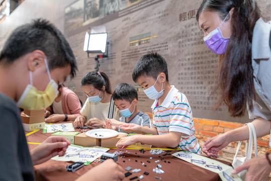 桃園軌道願景館慶兒童節　積木組裝賽親子同歡