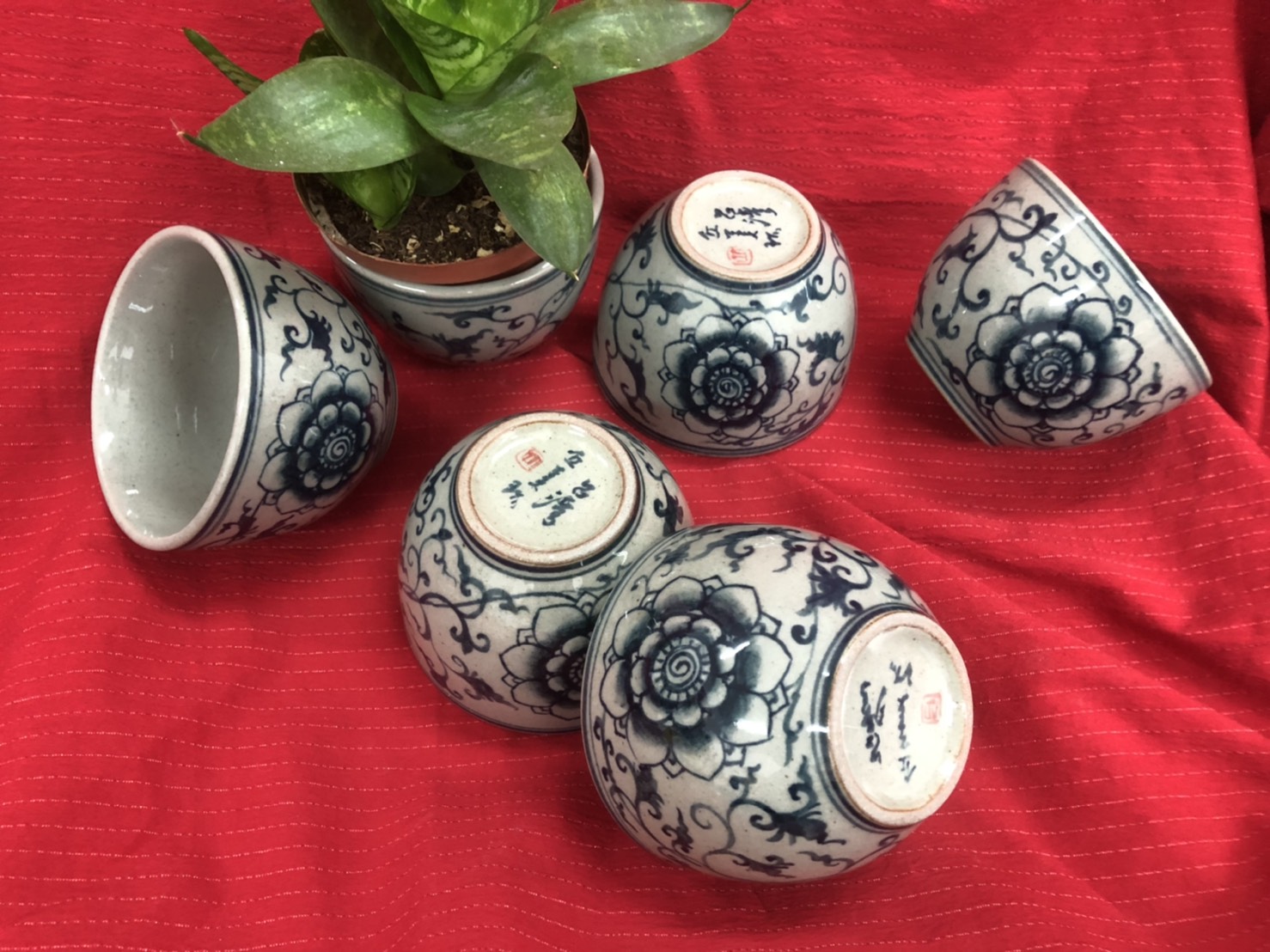 桃市圖平鎮分館彩墨、瓷繪展　畫家邱美珍師生百件作品共舞
