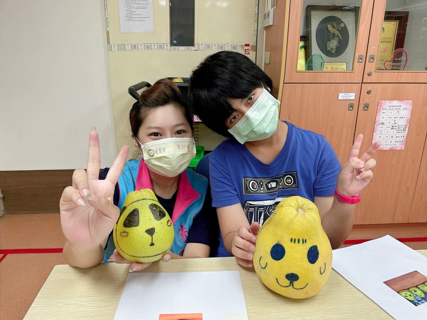 八德天使發展中心歡度中秋     文旦彩繪現埸歡笑不斷