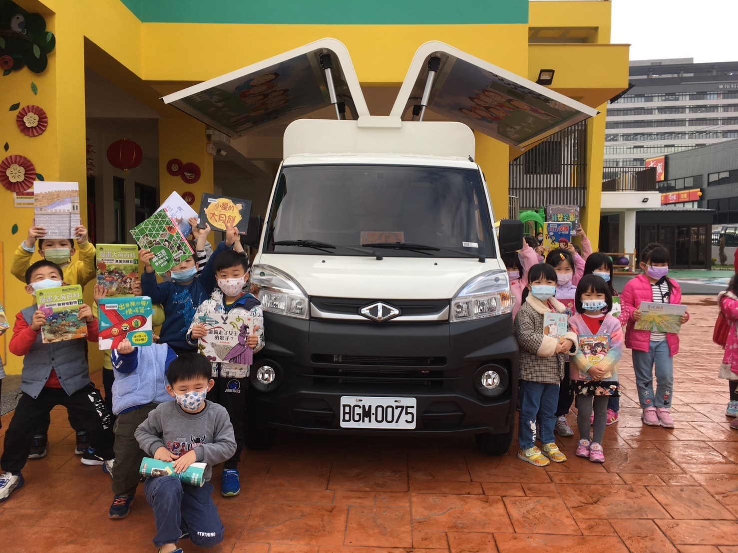熱心民眾捐贈行動圖書車　推動閱讀貢獻地方