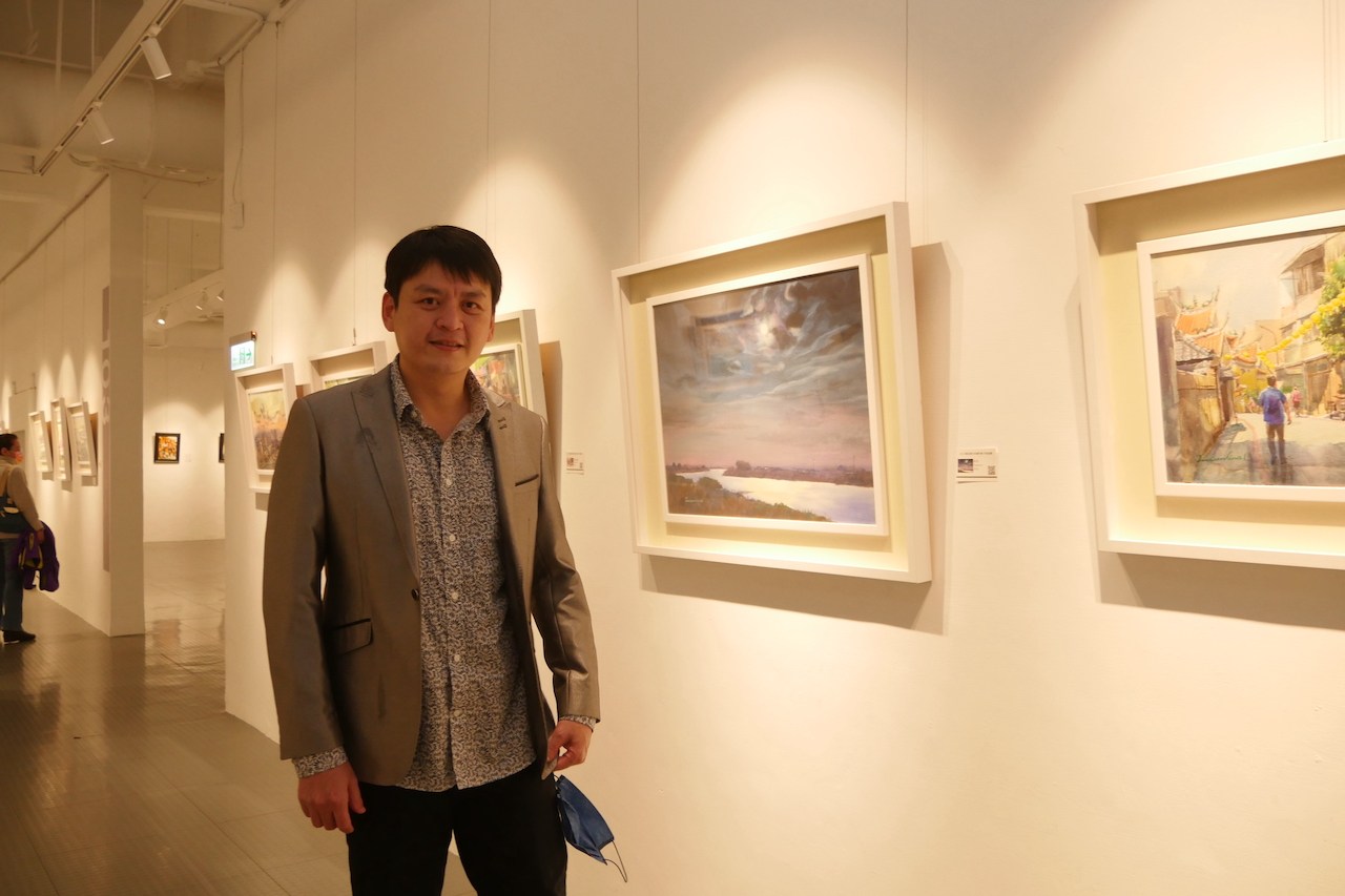 畫家蔡岳霖「天地遊雲」水彩創作　趁連假帶孩子文化熏陶