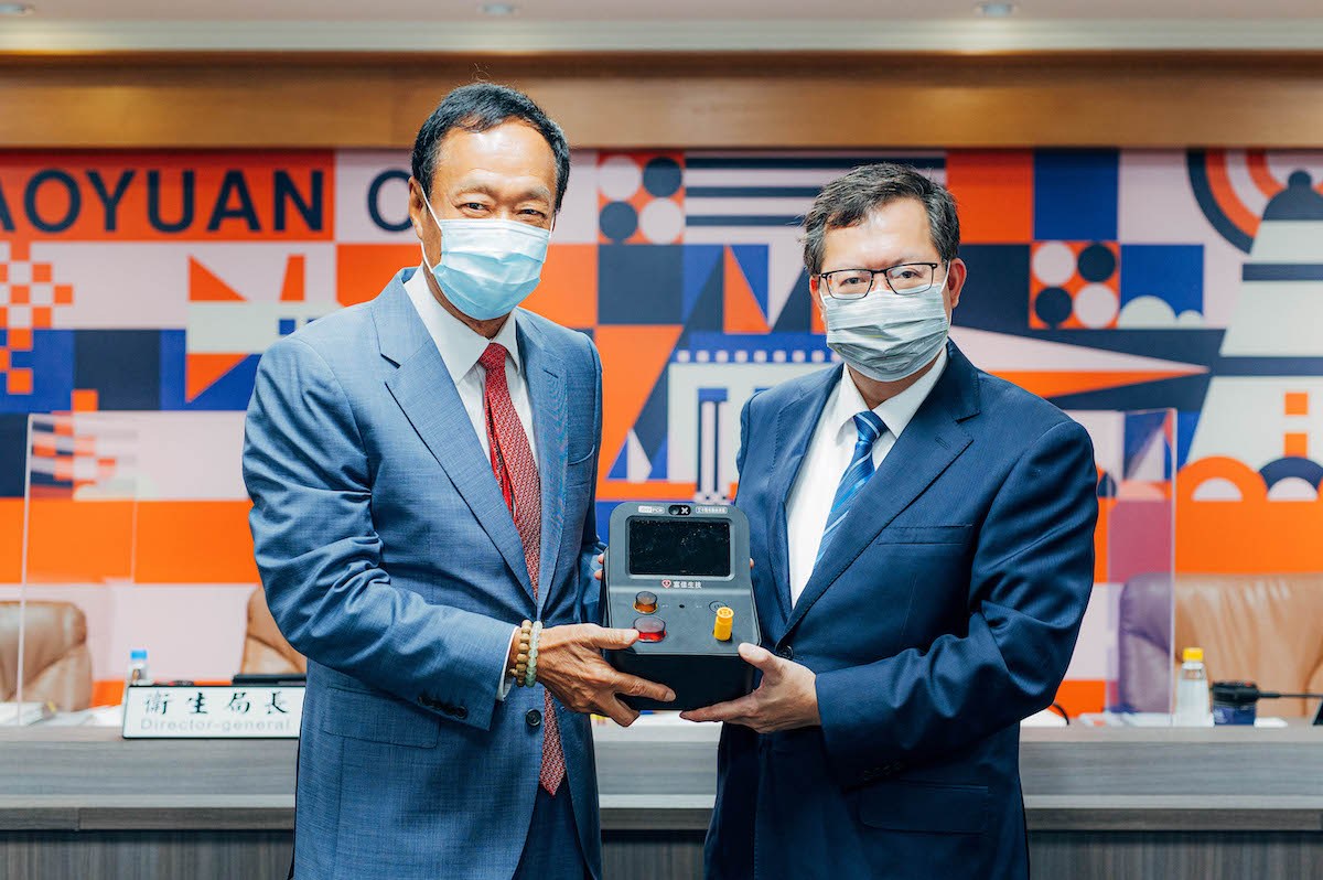 郭台銘捐贈千台家用PCR檢測儀　鄭文燦：供長照機構降低重症死亡