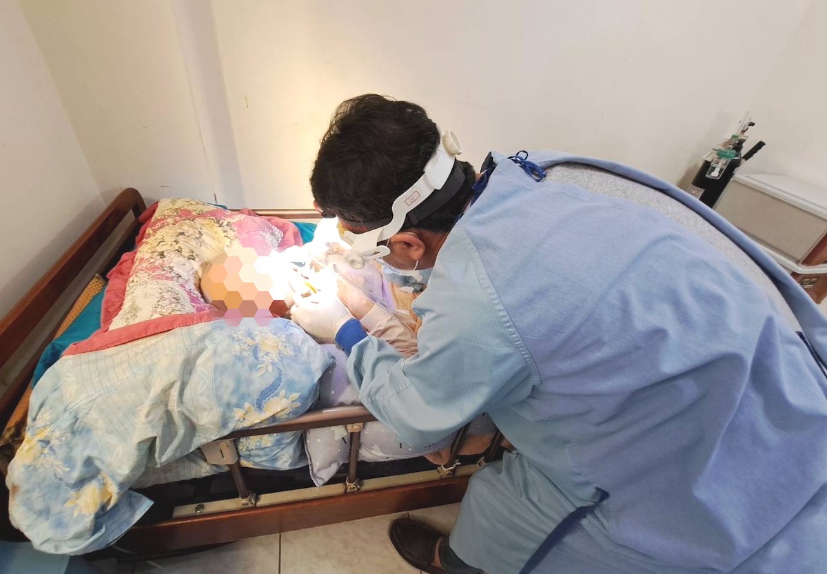 照顧臥床民眾口腔健康　申請專業醫師到家服務