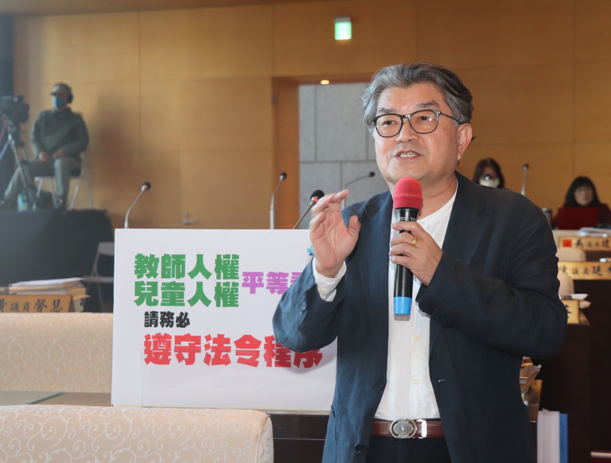 李中：法治國家！警察、學校都應遵守程序