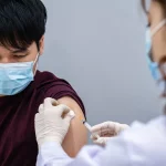 夏季新冠恐升溫  臺大醫：現可打第二劑JN.1疫苗，若一劑都沒打需盡快補上