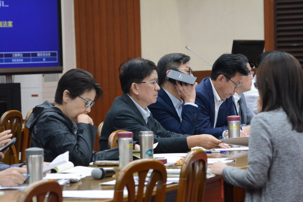 力抗惡罷暴瘦10公斤 分身乏術優先審查所得稅法