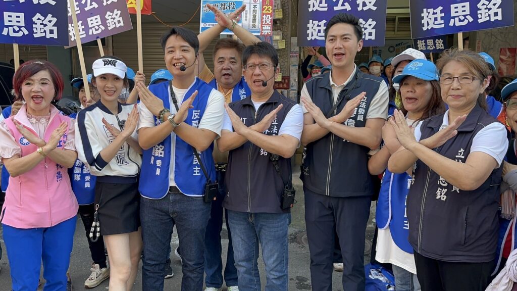 守新竹拒惡罷並肩林思銘 藍營年輕戰將竹東集結 守新竹拒惡罷並肩林思銘 藍營年輕戰將竹東集結