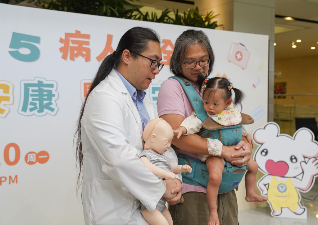 嬰幼兒哈姆立克法和CPR 是父母必備救命能力 嬰幼兒哈姆立克法和CPR 是父母必備救命能力