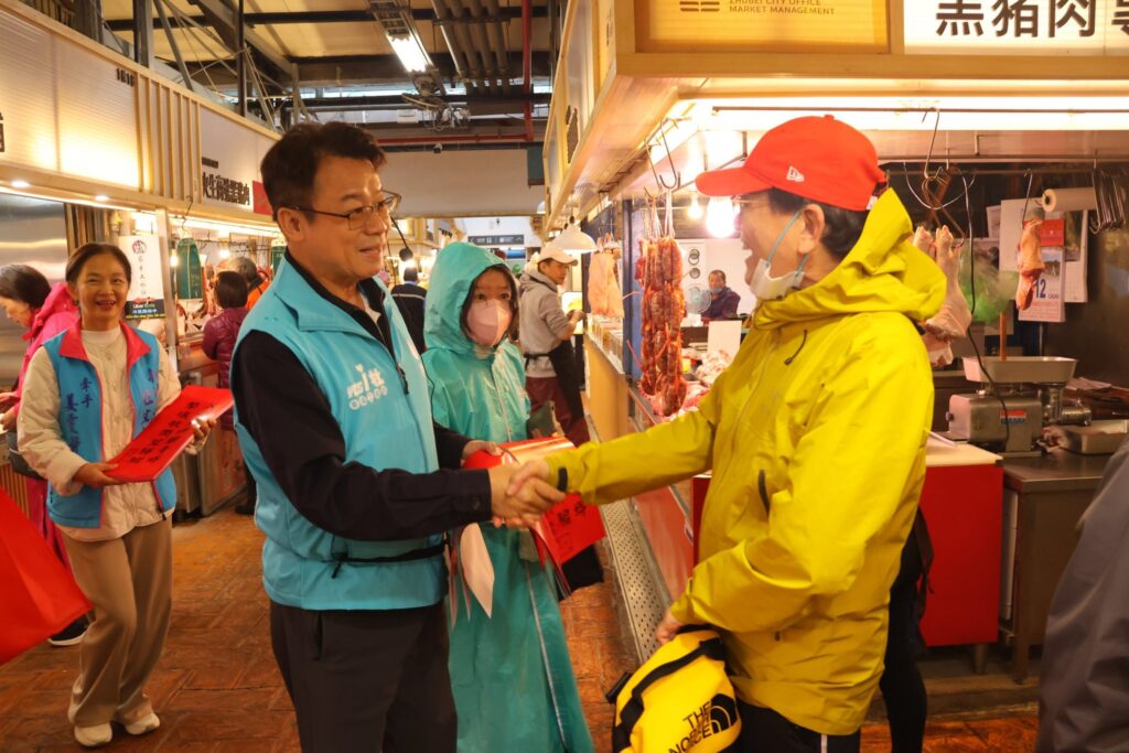 拜早年發春聯 杜文中：愛家守護，Yes I Do！