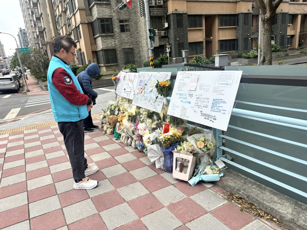 竹北斑馬線憾事惹鼻酸 杜文中赴現場獻花致哀