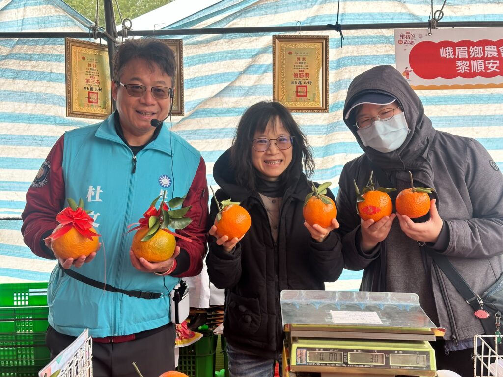 拜早年發春聯 杜文中：愛家守護，Yes I Do！