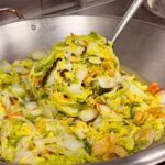 三重人氣鴨肉羹 湯頭清甜蒜香濃厚 搭上招牌滷味各式小菜太過癮